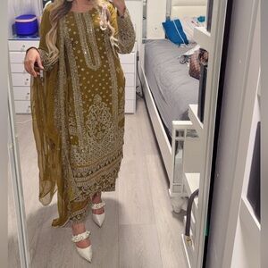 Elegant Olive Green Embroidered Pakistani salwar kameez
